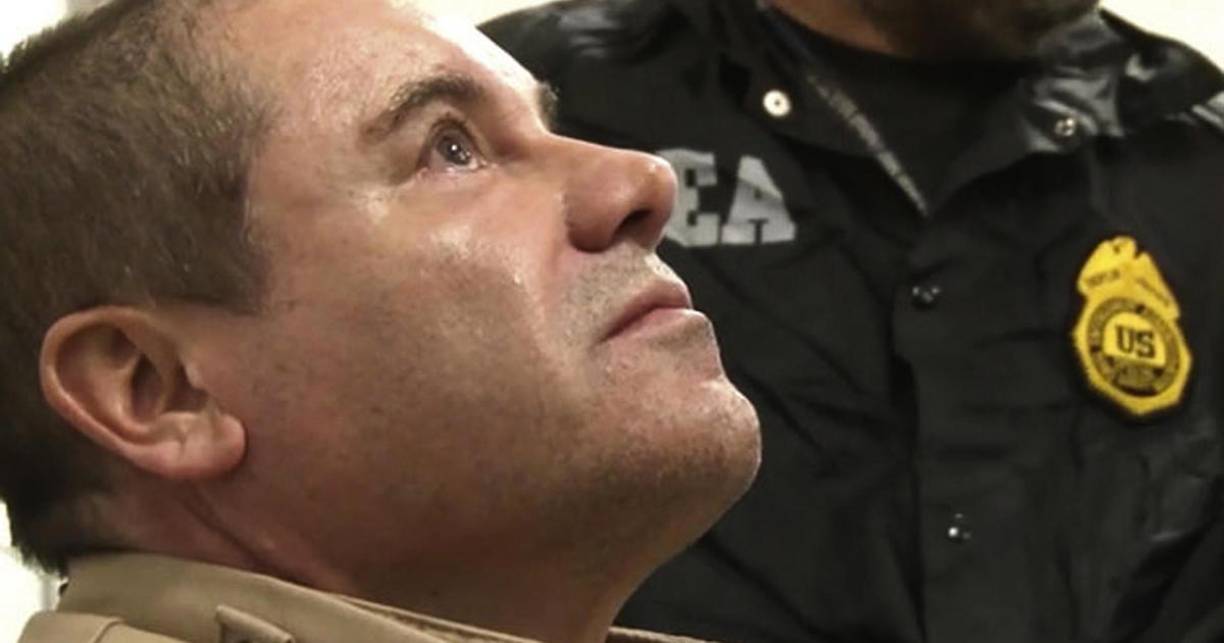 Sin embargo, según su relato, no se le permitió recibirlos porque estaban escritos en español. 