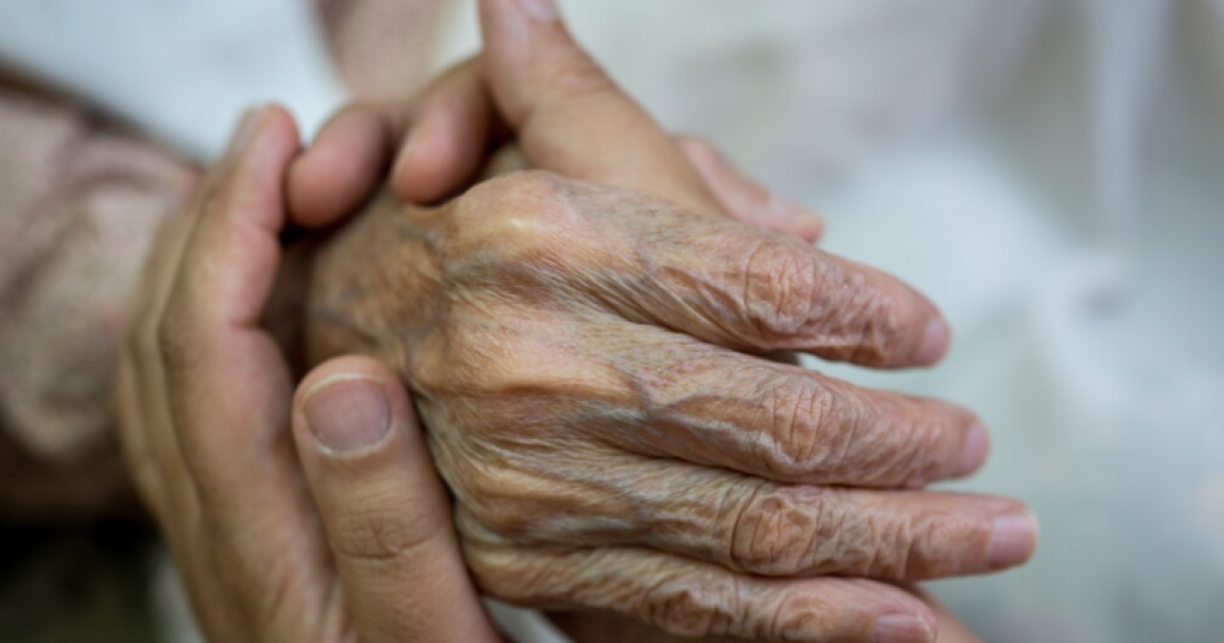 “El sábado 4 de noviembre de 2023, un oficial de patrulla alerta del Departamento de Policía de San Francisco que realizaba una patrulla a pie en el Transbay Transit Center, 425 Mission Street, San Francisco, vio a Aroyo-López en el complejo”, dijo la policía.