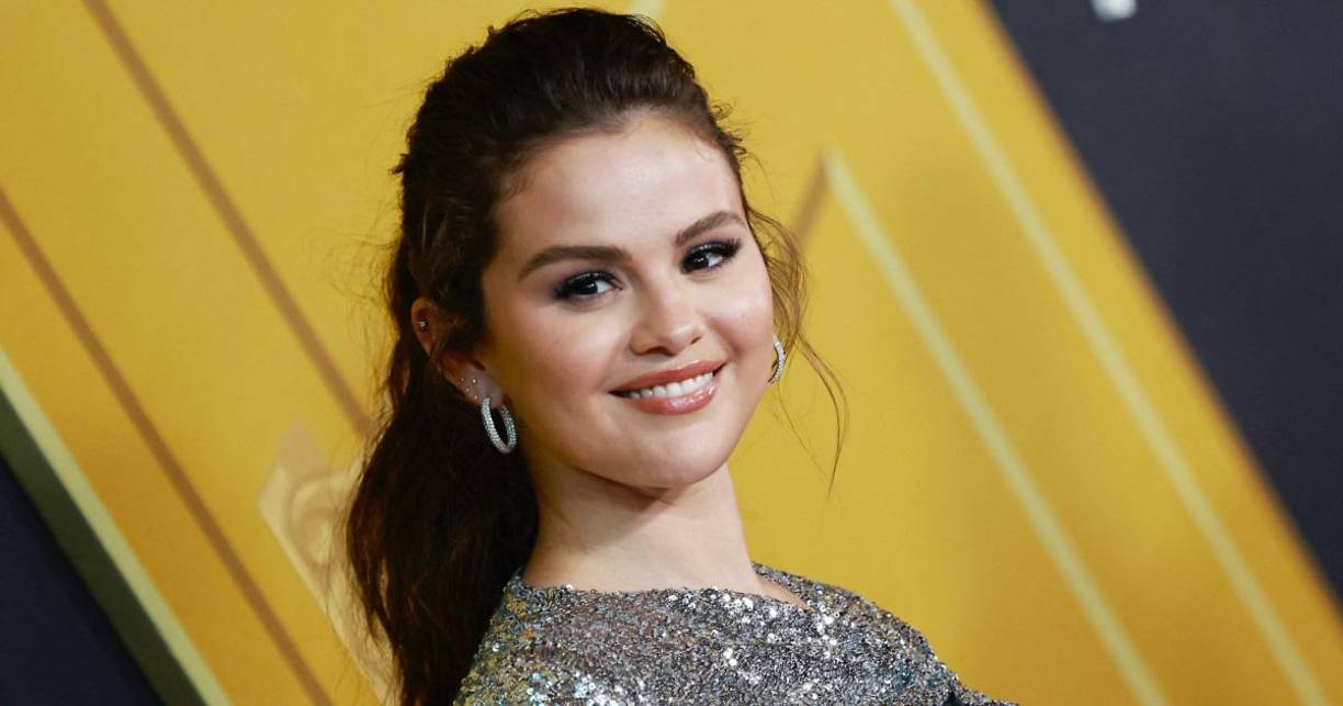 No es un secreto para nadie que Selena pasó por diferentes episodios de ansiedad y depresión, pues lo contó en su documental “My Mind &amp; Me”. Allí también narra cómo le diagnosticaron trastorno bipolar; además, por si fuese poco, en 2017 tuvo que someterse a un trasplante de riñón tras conocer, en 2015, que padecía lupus. Contó que tener un buen círculo de buenas personas en su vida le ha ayudado mucho: “Al final del día saber quién soy y saber que los que me rodean me representan. No soy mejor o peor que nadie, simplemente soy una persona viviendo y sobreviviendo día tras día”, aseguró.