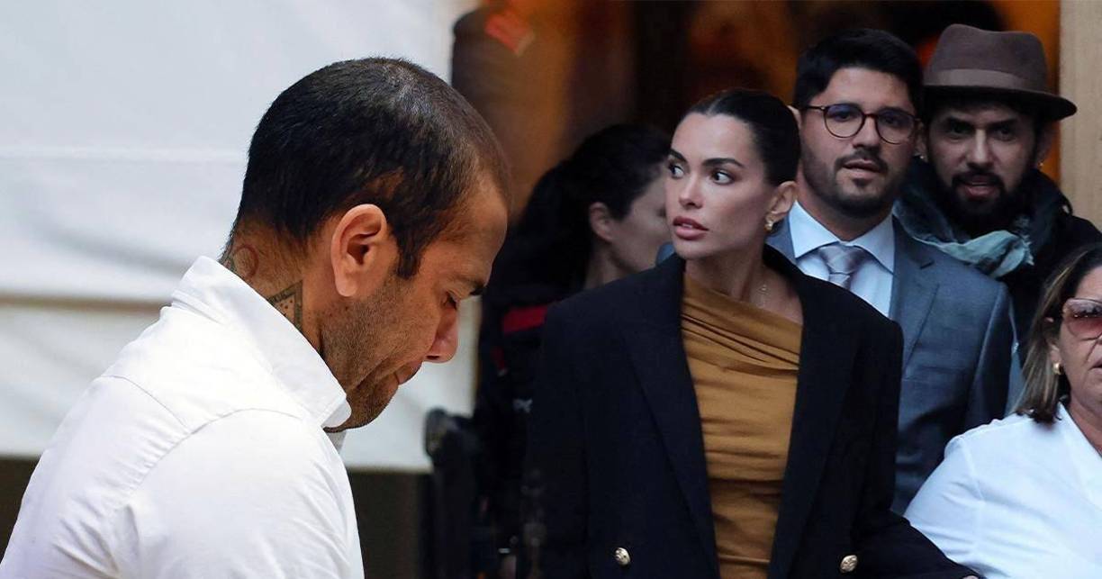 Pero tiempo antes de lograr su libertad condicional, se le vio a Joana Sanz con la familia del futbolista y fue una de las que lo apoyó al salir de prisión.