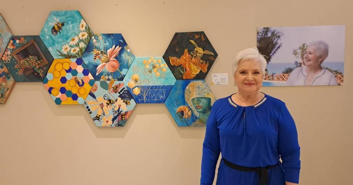 Adamarga (Margarita Rodríguez) - Pintora de San Pedro Sula con vasta experiencia en el mundo artístico. Ha participado en un sinfín de eventos nacionales, pero también internacionales en países como Estados Unidos, República Dominicana, Ecuador y Colombia, y de manera virtual ha expuesto en Francia y Turquía. La naturaleza y todo lo que abarca es su tema insigne en sus cuadros. Es socia fundadora de la Asociación de Mujeres Artistas de Honduras; recibió el reconocimiento de parte del Centro Cultural Sampedrano como “Mujer del Año” en las Artes en 2013, y es miembro de la Sociedad de Artistas Experimentales en EUA. 