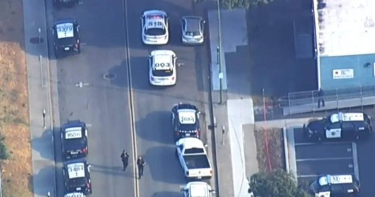 No estaba claro hasta ahora si el atacante era un trabajador de la instalación, pero la policía detalló que algunas de las víctimas eran empleados del lugar.