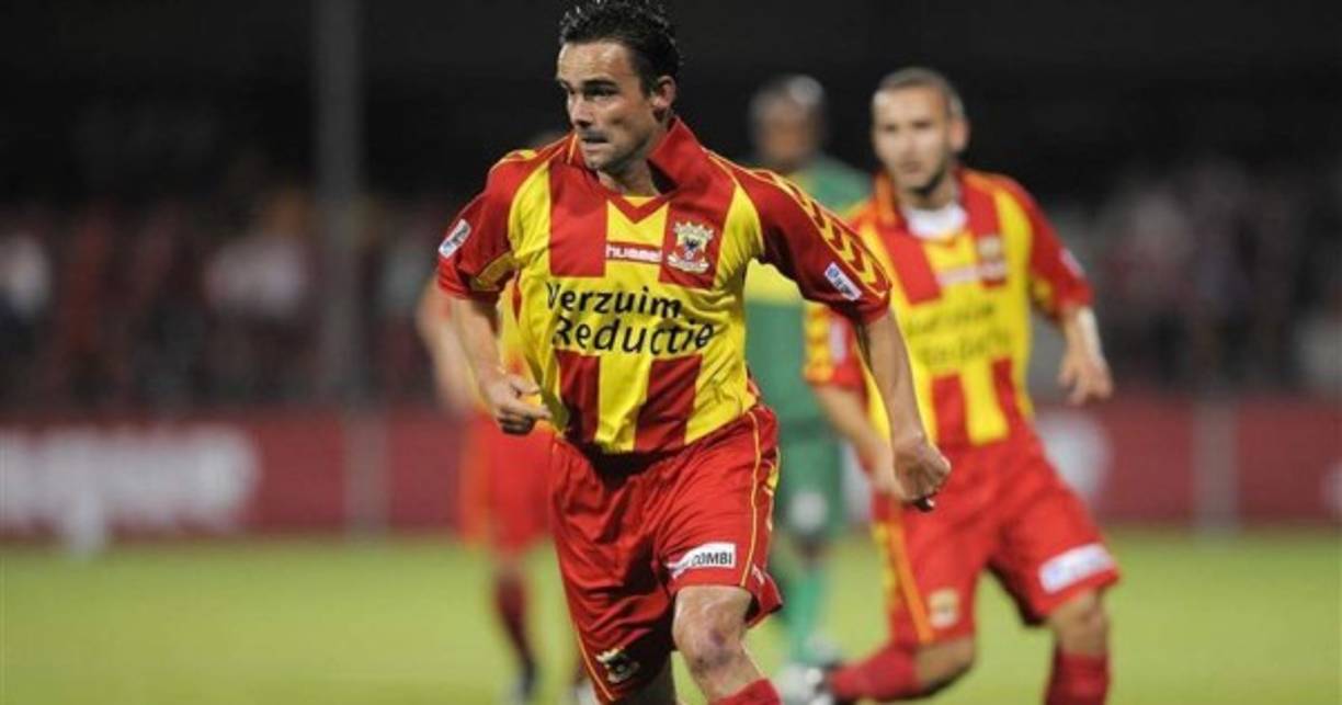 Marc Overmars se retiró en 2001 por las lesiones que lo aquejaron en el Barcelona. Regresó cuatro años después para enfundarse la camisa del Go Ahead Eagles de Holanda.