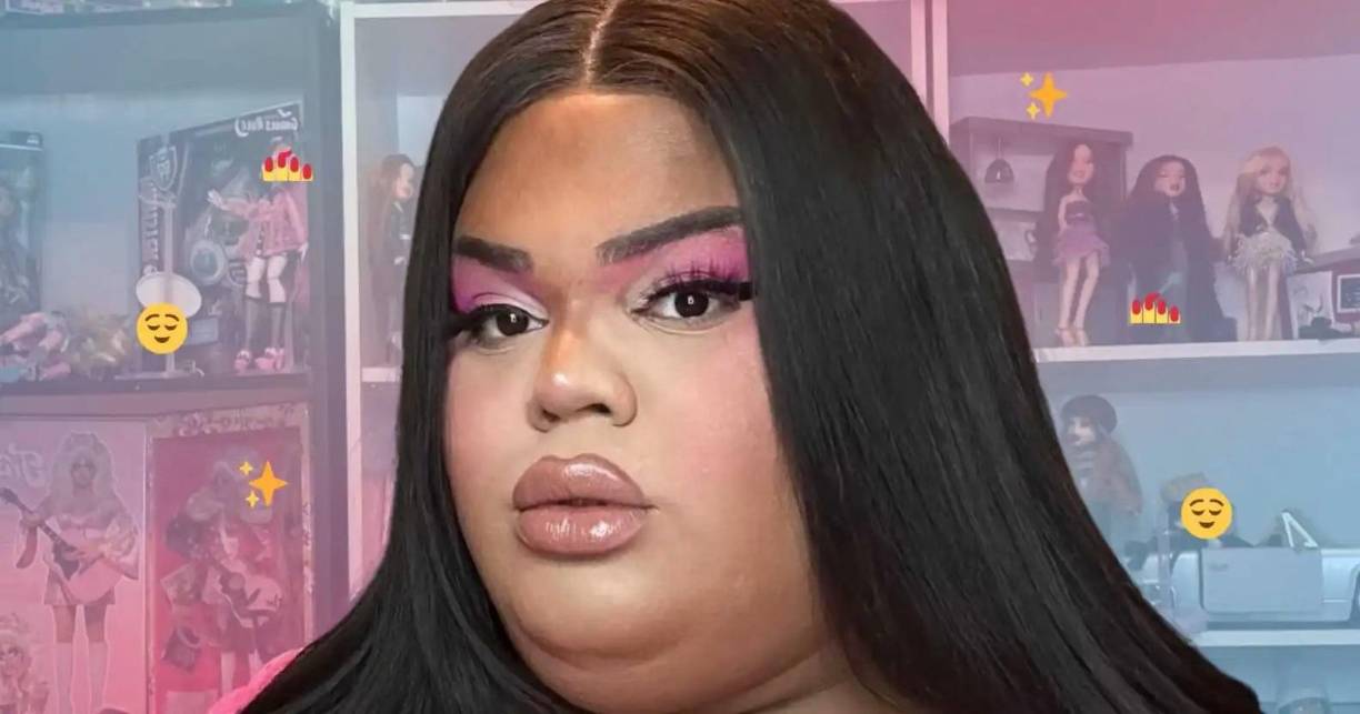 La frase aparentemente inofensiva fue acuñada por el creador de contenido trans Jools Lebron, quien publicó un TikTok el 5 de agosto de agosto mostrando su recatado atuendo de trabajo y su maquillaje consciente. El hashtag “#demure” se ha compartido más de 400.000 veces en TikTok, según los análisis de la plataforma .