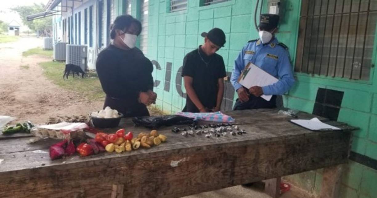 La pareja detenida fue identificada como Karla Isabel García Martínez (19) y Donal Bacilio Sánchez Amador (18).