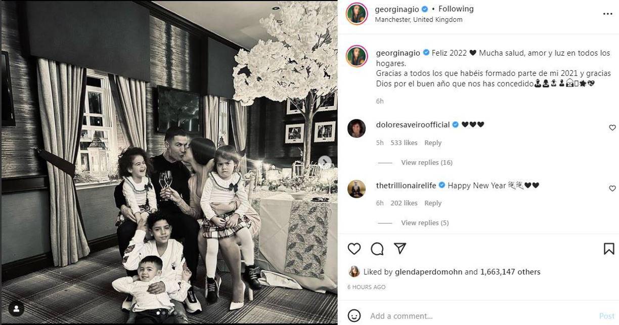 El deportista Cristiano Ronaldo junto a su pareja Georgina Rodríguez y sus hijos. 