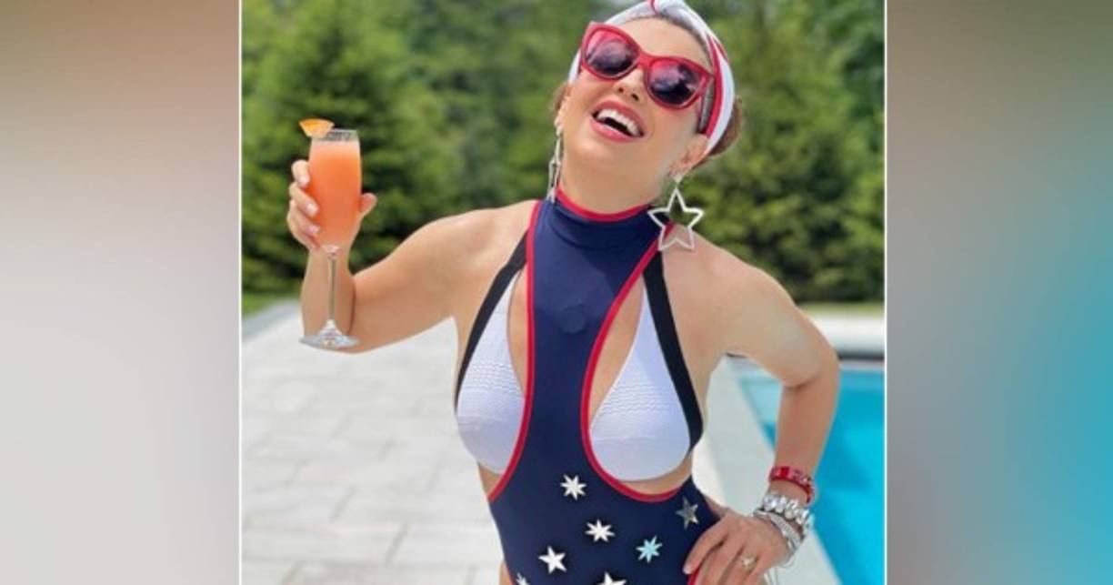 La cantante mexicana Thalía celebró el aniversario del Día de la Independencia de Estados Unidos con un impactante bikinazo.