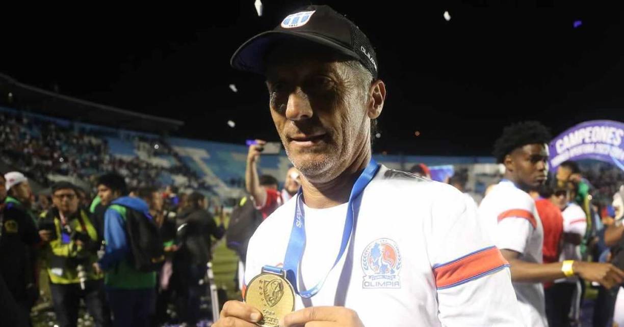 En una entrevista con Tigo Sports Costa Rica, el técnico Pedro Troglio fue consultado si le gustaría mudarse al país tico para tomar las riendas del Saprissa y dejó una respuesta contundente: “”No, no, al Saprissa no, es un club fantástico, Herediano y Alajuelense también, son clubes bárbaros. No puedo no reconocer a los grandes equipos, pero nunca he tenido esa ilusión”, contestó .