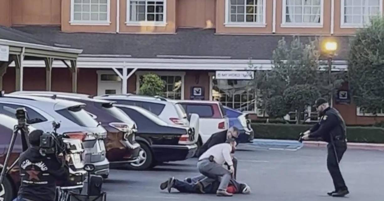 Al menos siete personas murieron y una resultó gravemente en dos tiroteos en Half Moon Bay, una ciudad de poco más de 11.000 habitantes situada 19 kilómetros al sur de San Francisco (California, Estados Unidos). El sospechoso, un hombre de 67 años, fue detenido por las autoridades poco después de los ataques, según confirmó la sheriff del condado de San Mateo, Christina Corpus.