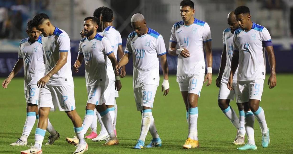 Y es que, el partido y las polémicas que surgieron por el trabajo del silbante salvadoreño desataron el caos en las redes sociales, prensa catracha y alrededores que lo tildaron como un “Robo”.