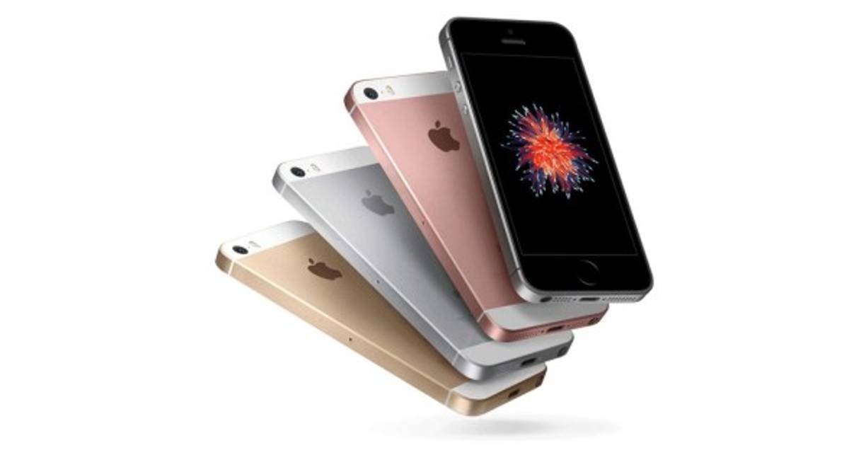 El iPhone SE, presentado en marzo de 2016 supuso una especie de experimiento para Apple. Para algunos fue un retroceso, ya que su diseño es esencialmente idéntico al del iPhone 5s, pero para otros supuso el intento de la compañía de la manzana de ofrecer un dispositivo más 'económico'. Su pantalla se redujo a 4 pulgadas, pero sus componentes internos incluían algunas de las tecnologías más avanzadas del momento.