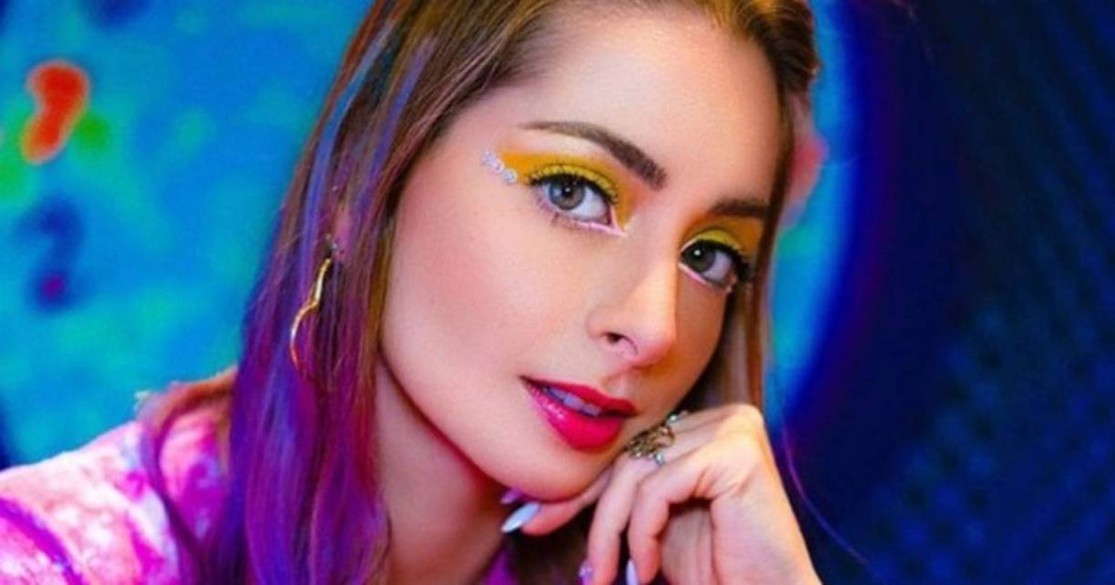 La 'youtuber' mexicana Yoseline Hoffman, conocida como YosStop, fue vinculada a proceso este lunes tras ser detenida por su presunta responsabilidad en el delito de posesión de pornografía infantil, y permanecerá en la cárcel en tanto se celebra el proceso.<br/>