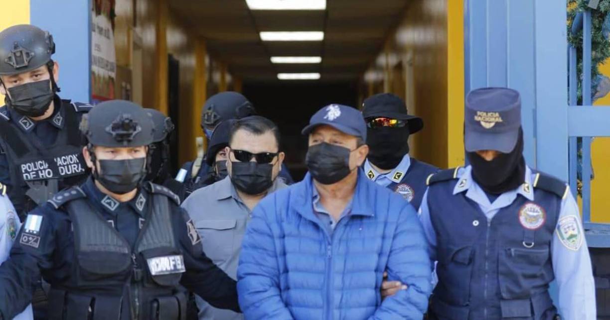 Asimismo, detalló el uso de <b>pistas clandestinas</b> en departamentos como <b>Gracias a Dios</b>, <b>Atlántida</b>, <b>Cortés</b>, <b>Colón</b> y <b>Olancho</b> entre 2009 y 2014, señalando que una de las más utilizadas era la ubicada en <b>San Esteban, Olancho</b>.