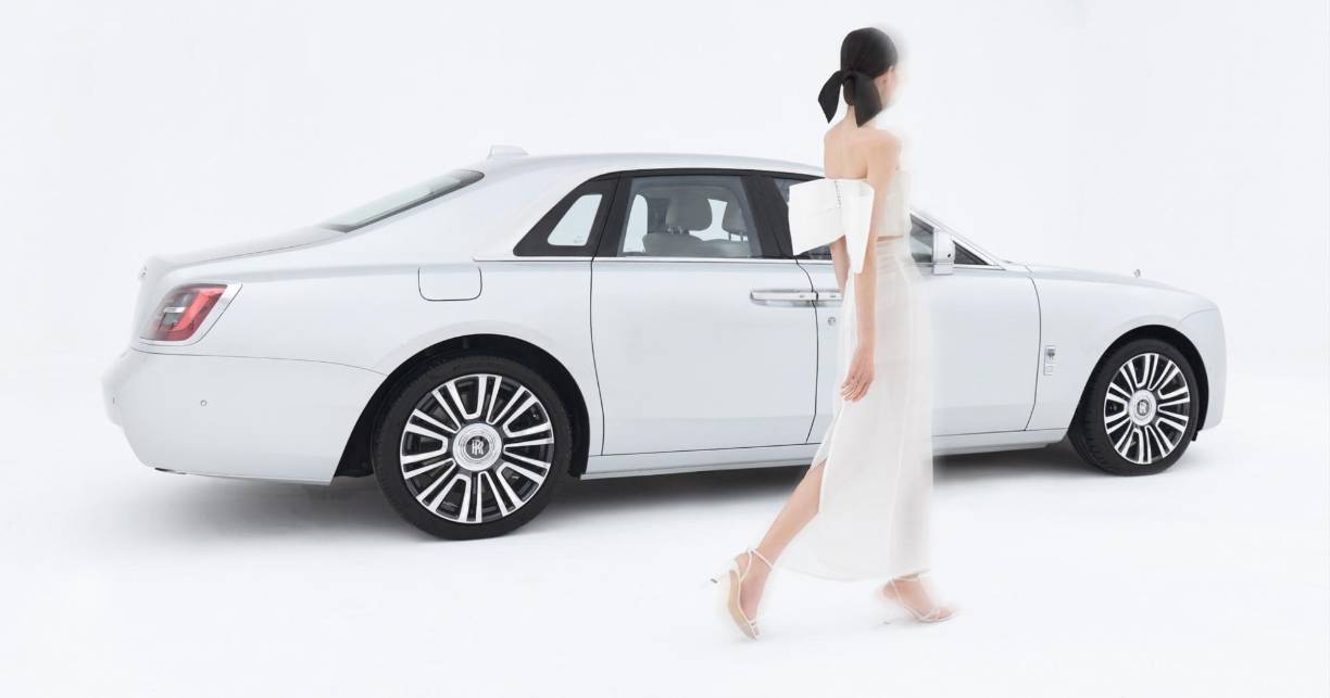 El nuevo vehículo de Cristiano Ronaldo tiene un precio estimado de 356,000 dólares (cerca de 335 mil euros).