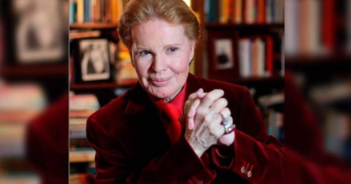 El famoso astrólogo Walter Mercado, saltó a la fama con su programa de horóscopo en Primer Impacto. Mercado tiene más de 50 años de experiencia y asegura que ha ayudado a muchas personas.