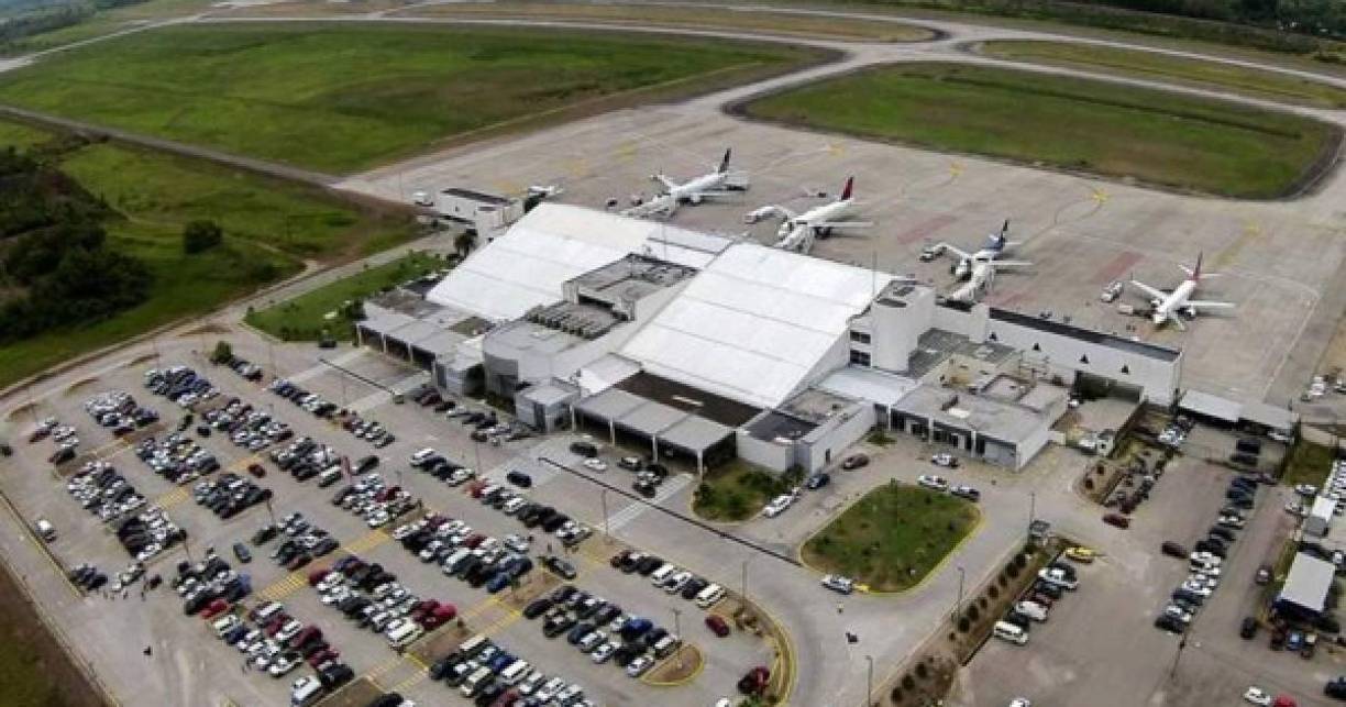 Con esta determinación en mente, subió a un avión de AirEuropa en el aeropuerto de Barajas, Madrid, acompañada por su hija Hellen, en lo que sería su último viaje.