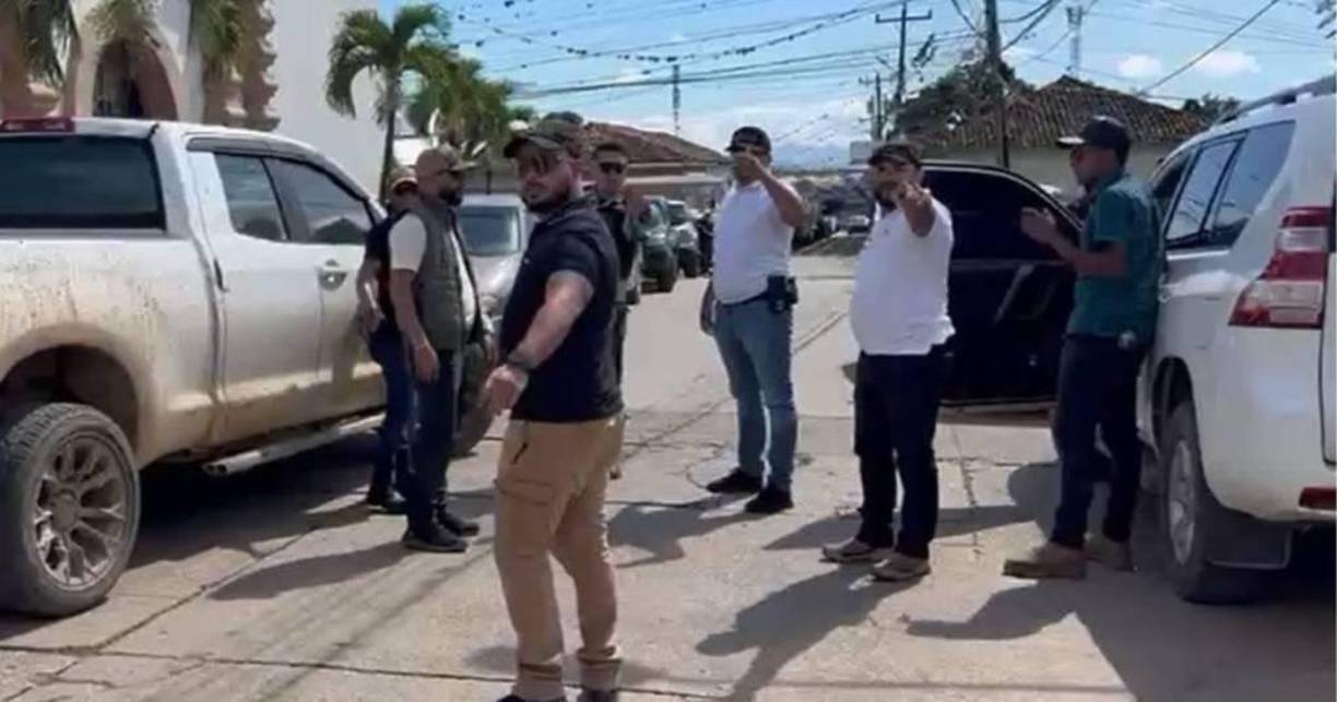 El pasado 26 de noviembre, Miguel Rafael Oseguera y Carlos Javier Ayala fueron <b>asesinados a balazos</b> por desconocidos mientras se trasladaban en un vehículo por la comunidad de El Wingle, Catacamas. 