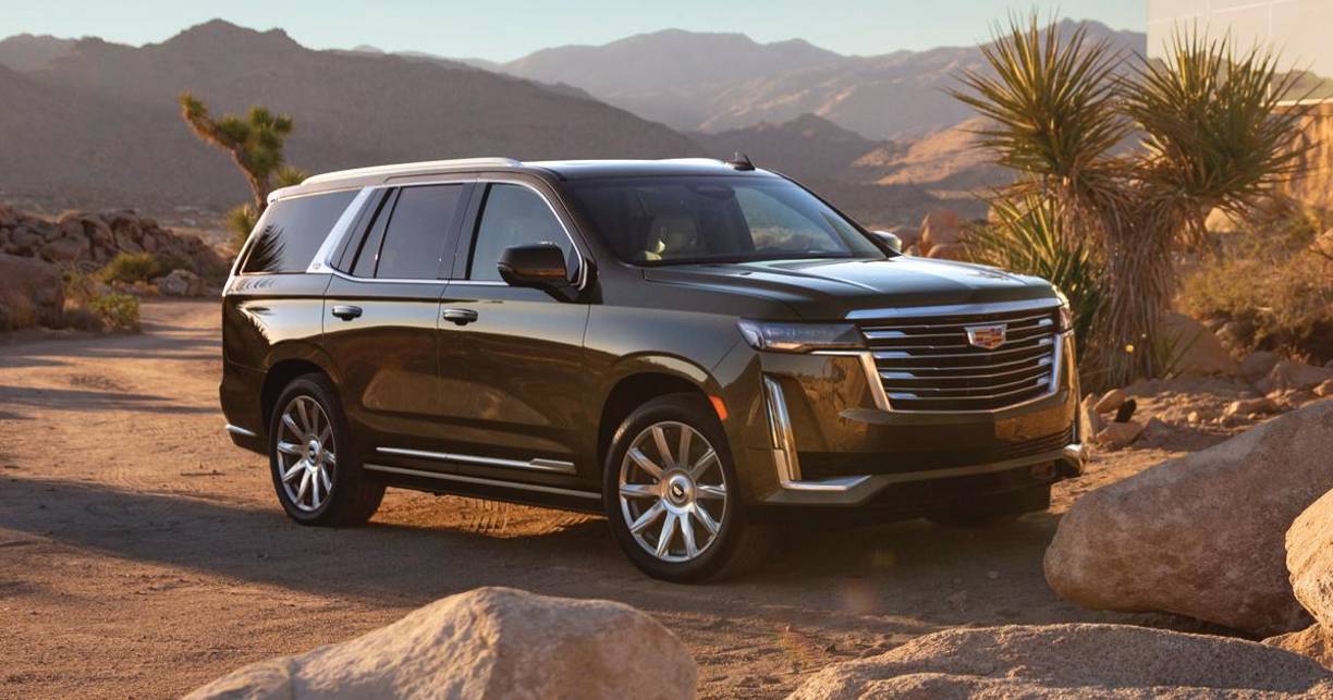 Es un vehículo que cuenta con la primera pantalla curva OLED de la industria a color de 38.3 pulgadas