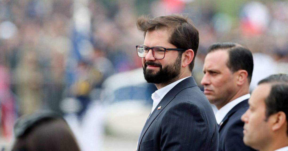 Asimismo, el presidente de Chile, Gabriel Boric, ha destacado por su hermosa apariencia, carisma y juventud.