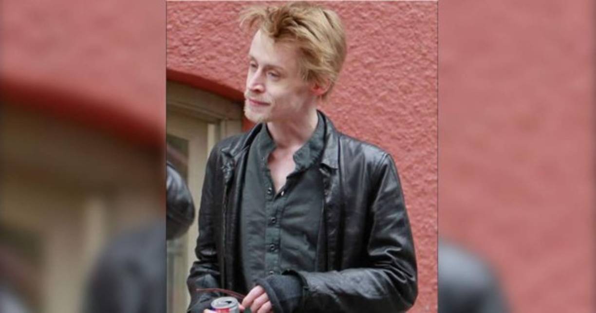 Macaulay Culkin alcanzó la fama luego del gran éxito de la película 'Mi poble angelito'. Lastimosamente esto le trajo muchos problemas entre ellos adicciones y en la actualidad luce completamente diferente.