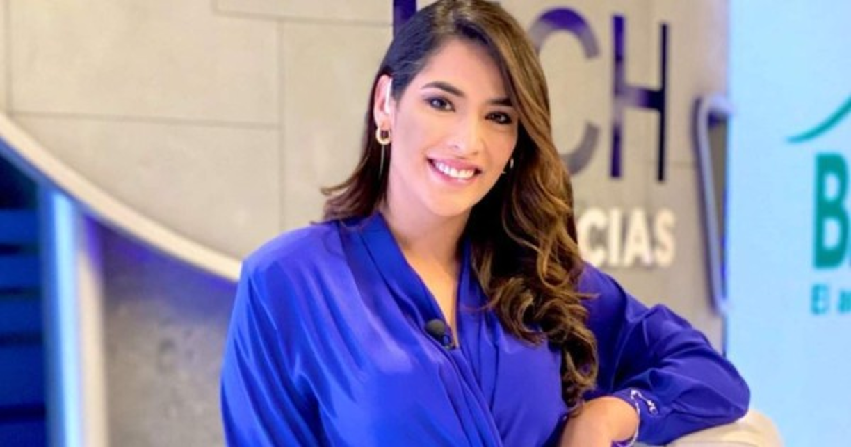 Las vacaciones de Semana Santa ya empezaron y la guapa periodista Carolina Lanza ya disfruta haciendo turismo interno.