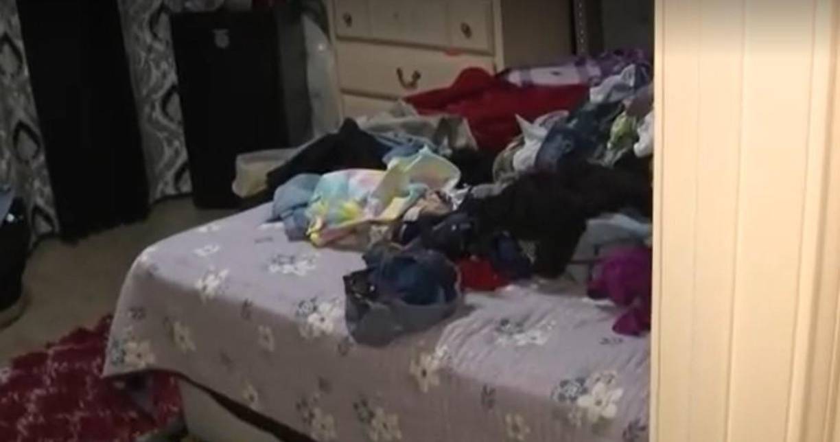 La mujer se despertó pensando que quien estaba a su lado era su pareja, pero descubrió que era el intruso, quien ahora enfrenta cargos de robo con intención de cometer un abuso sexual.