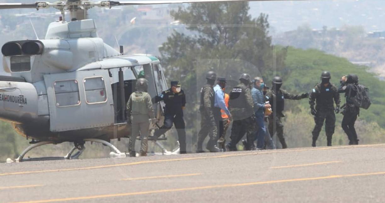 La extradición, aprobada inicialmente por un juez, fue ratificada a fines de marzo por los 15 magistrados del pleno de la Corte Suprema de Justicia, todos ellos nombrados durante el primer gobierno de Hernández.