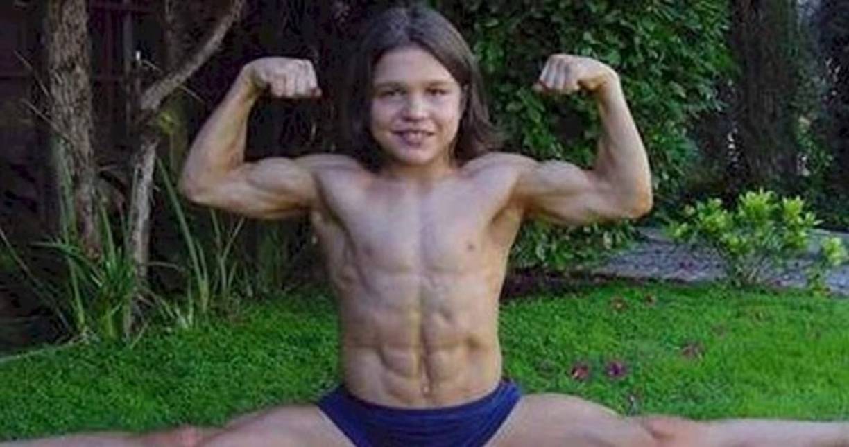 El “niño Hércules” se hizo famoso cuando tenía 8 años por su aspecto musculoso.