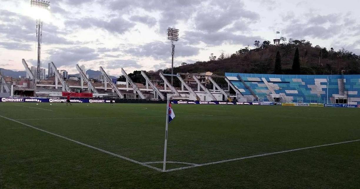 Siguen las obras de desconstrucción en el estadio Nacional Chelato Uclés como parte del cambio en el inmueble capitalino. Así se ve actualmente.