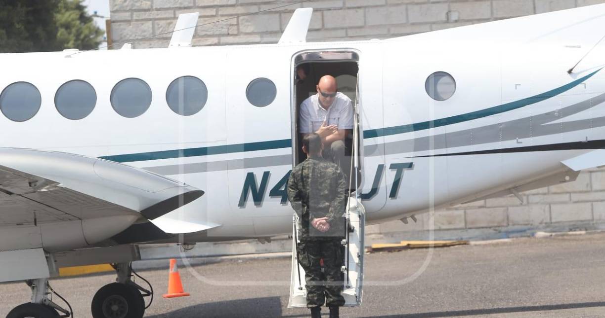 Alguna vez aliado de Washington, Hernández es requerido por fiscales estadounidenses porque “participó en una conspiración violenta de narcotráfico para recibir cargamentos de múltiples toneladas de cocaína” entre 2004 y 2022.