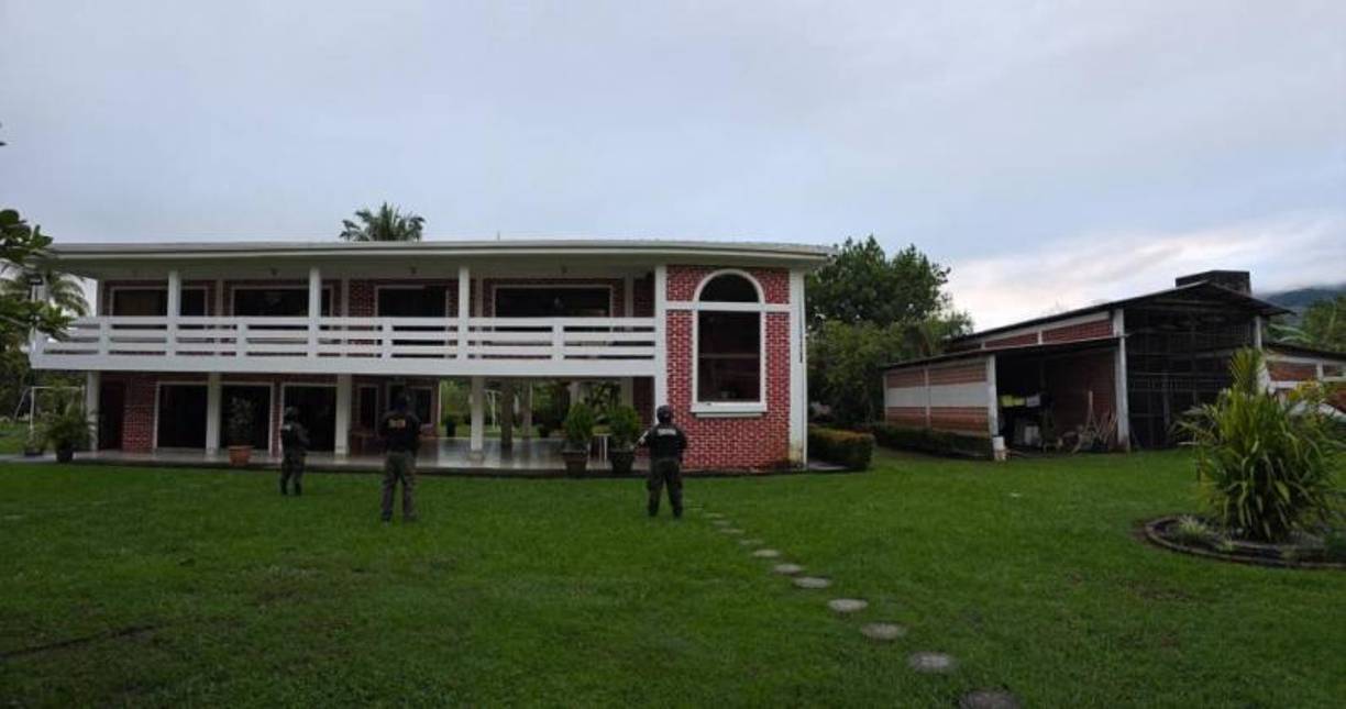 José Francis y Francia Abigaíl Flores son acusados de secuestro, tráfico de droga,<br />sicariato y asociación para delinquir. Ayer se realizaron más aseguramiento de propiedades.