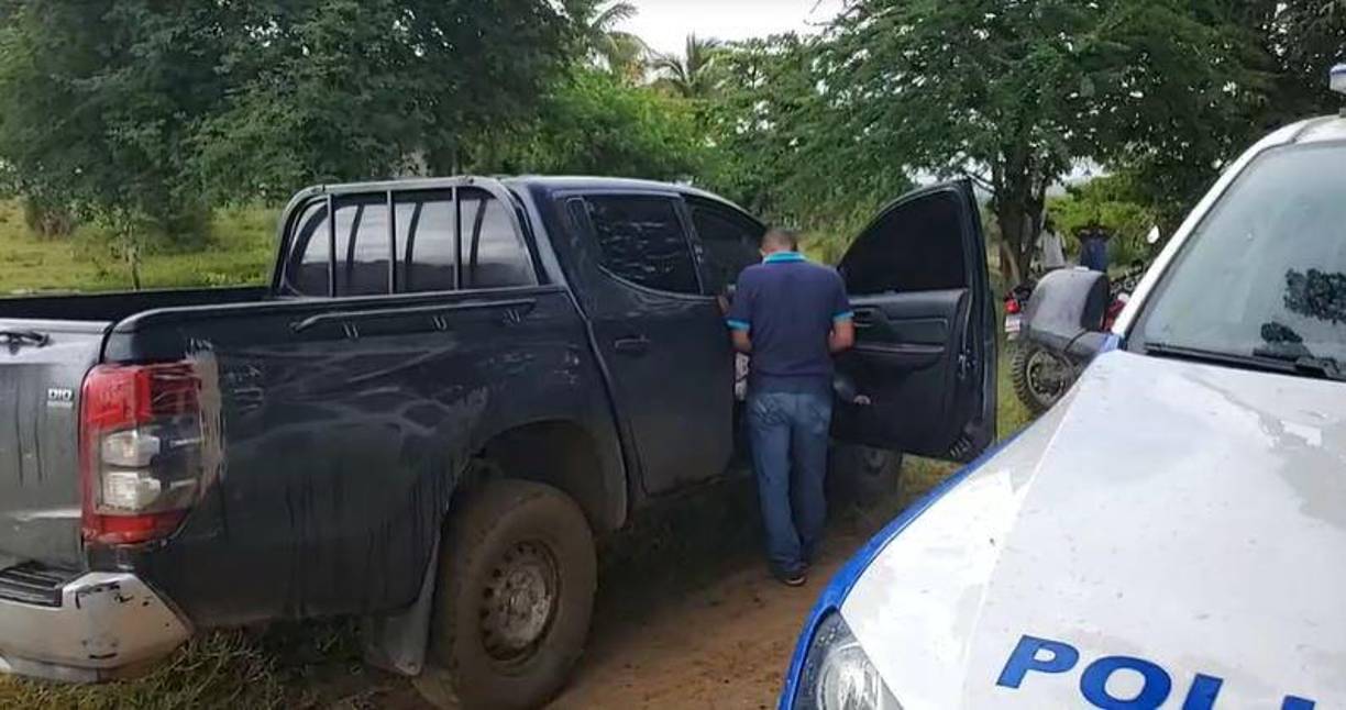 La Policía Nacional llegó al lugar para acordonar la escena mientras esperaba a miembros de Medicina Forense.