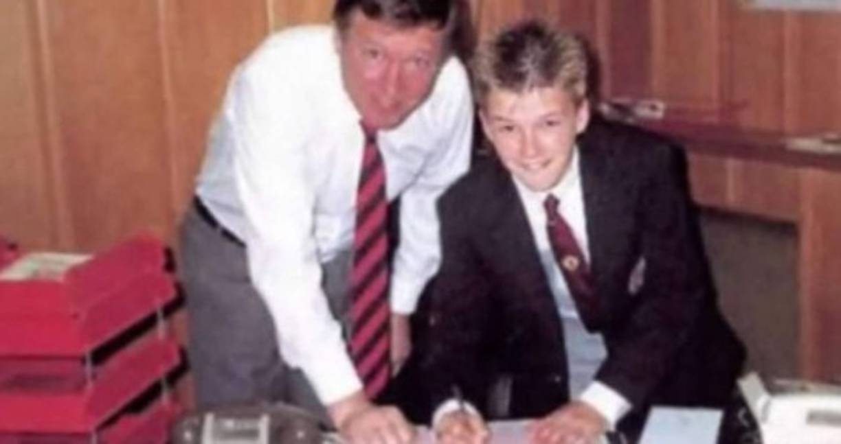 Cuando era niño, David jugaba regularmente al fútbol en el parque de Ridgeway, Chingford. En una entrevista de 2007, Beckham dijo que 'En la escuela siempre que el profesor le preguntó: '¿Qué quieres hacer cuando seas mayor? Yo respondía: 'Quiero ser futbolista'. Y me decían: 'No, ¿qué es lo que realmente quieres hacer, para un trabajo?' Pero eso era lo único que siempre he querido hacer'.<br/>