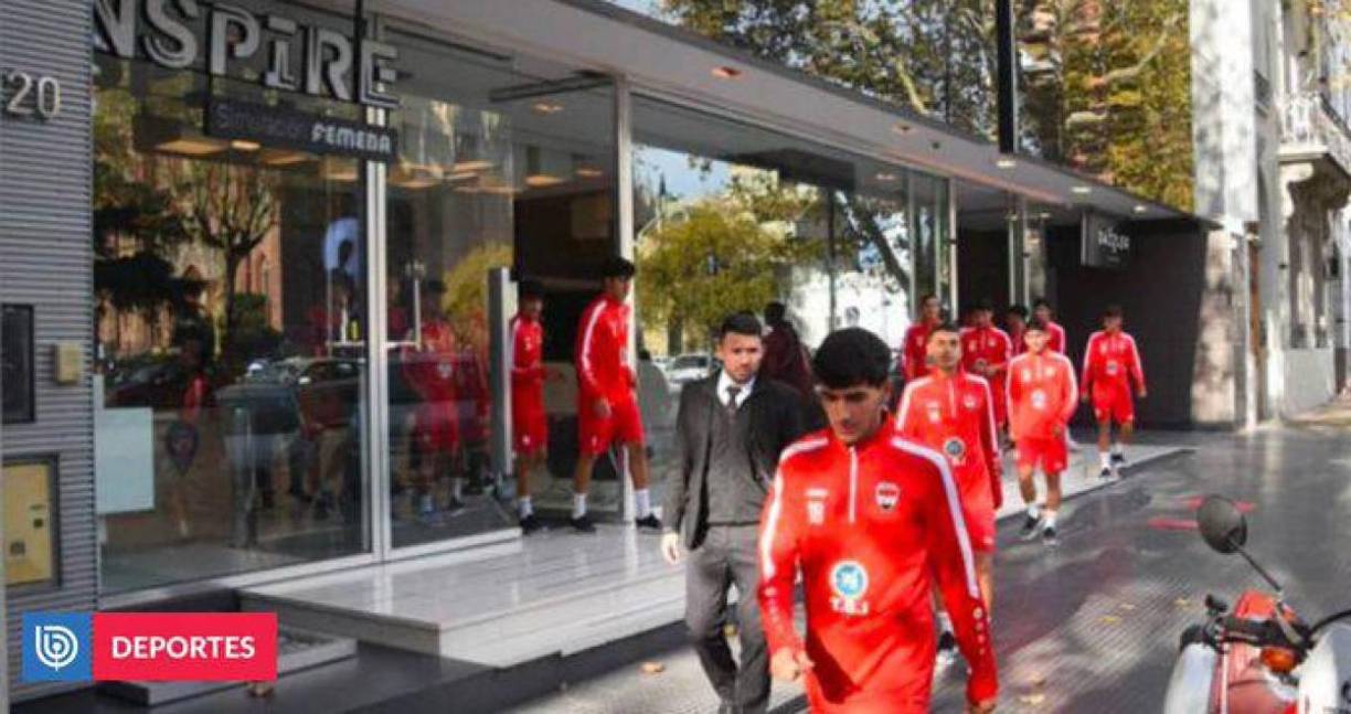 “Willemoes refiere que se entrevistó con una mujer joven, que trabaja en el restaurante en el último piso del hotel y que ésta le había comentado que en la fecha (jueves 18) integrantes de la delegación de Irak le habían tocado una parte íntima de su cuerpo”, dice el informe de la Estación de Policía departamental de Seguridad de la provincia de Buenos Aires.