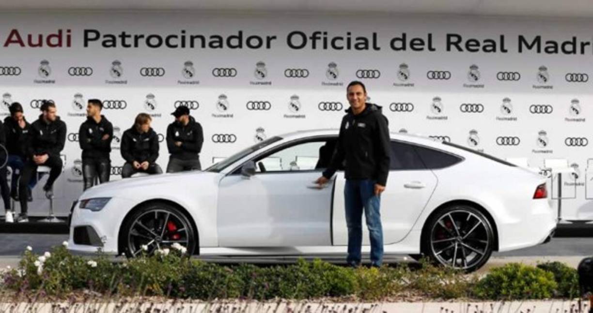 Keylor Navas - El auto del portero tico es un Audi RS 7 performance 4.0 TFSI quattro tiptronic color blanco Glaciar con un valor de 152.570 euros.