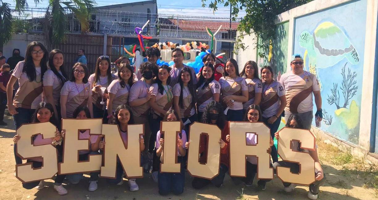 Los estudiantes de último año de la Escuela Bilingüe Adventista, de San Pedro Sula, realizaron la ya tradicional “entrada”. 
