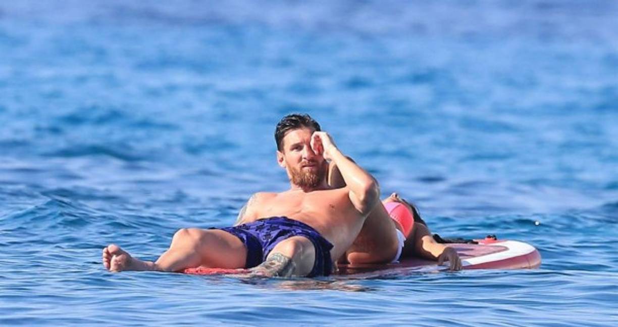 Messi disfruta de Ibiza al lado de su amada Antonella.