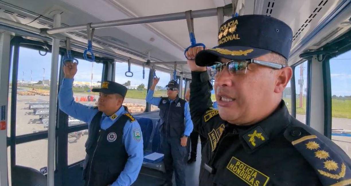 La hermana de Nikendra McCoy indicó que el triple asesinato demuestra que “los extranjeros pueden venir a este país a hacer lo que quieran y salir como Pedro por su casa”.