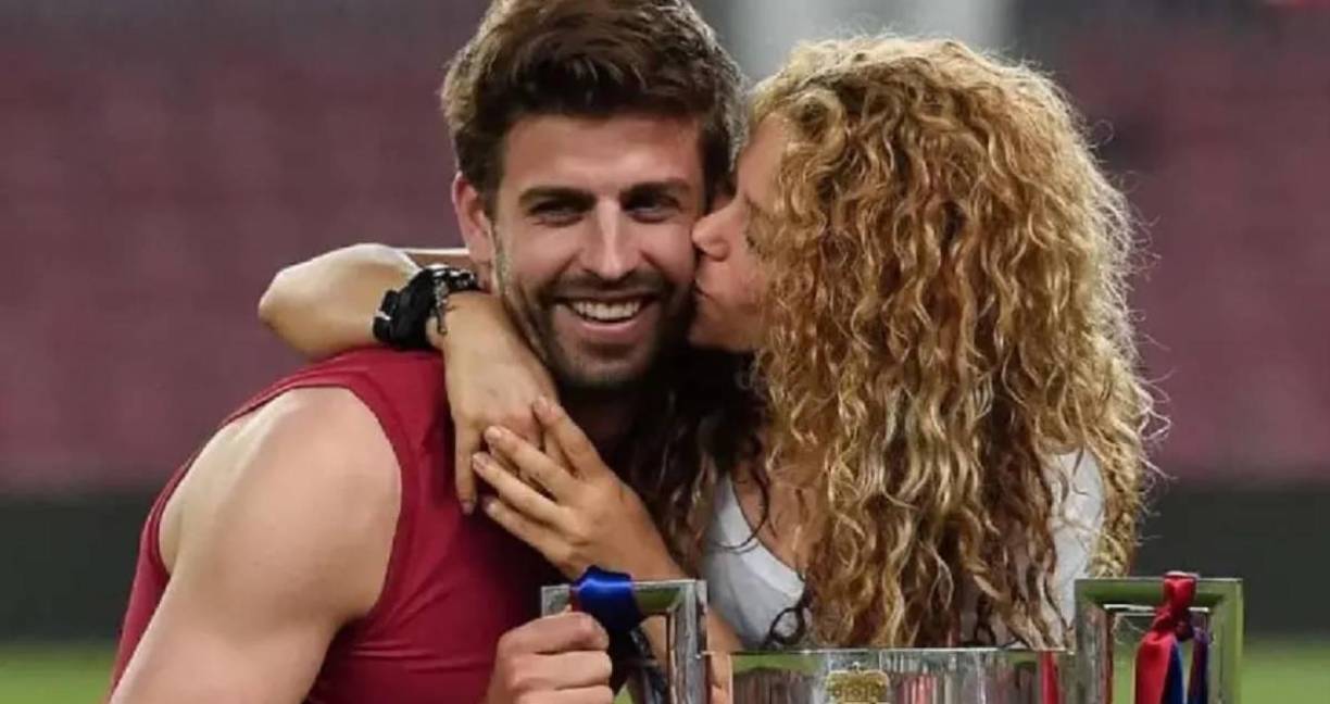 Piqué y Shakira terminaron su relación de años a mediados del 2022 y meses después el ex del Barcelona confirmó su nueva vida amorosa con Clara Chía.