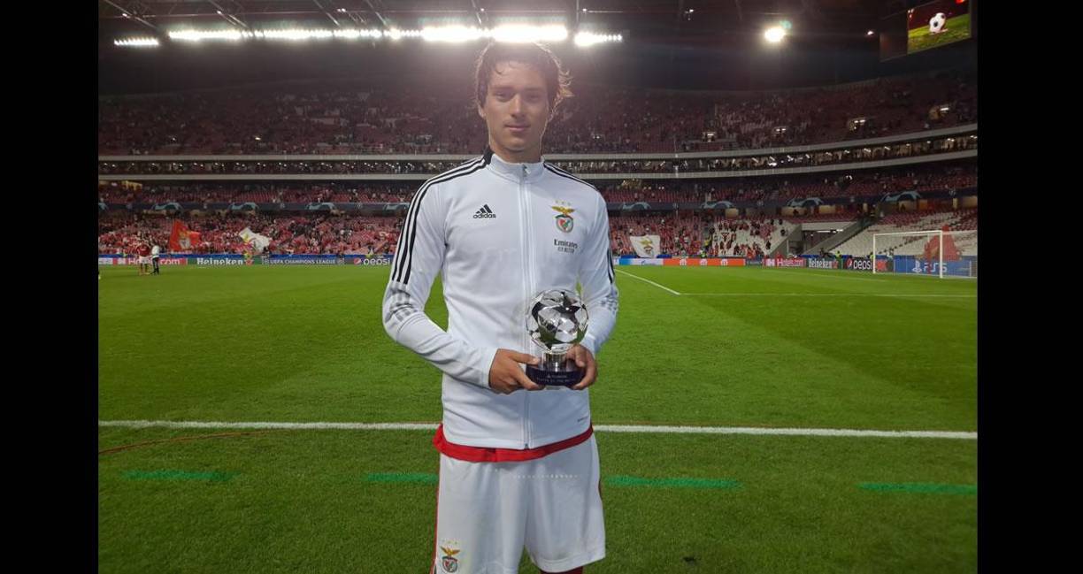 El uruguayo Darwin Núñez fue elegido como el MVP del partido tras su doblete contra el Barcelona.