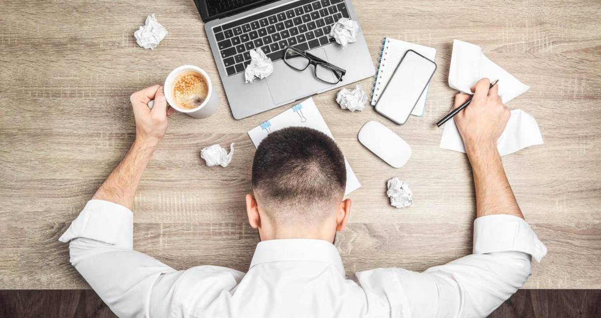 Si respondiste afirmativamente a cualquiera de estas preguntas, es posible que tengas agotamiento laboral. Piensa en hablar con un profesional de atención médica o un profesional de la salud mental. Estos síntomas también pueden vincularse con otras enfermedades, como la depresión.Existen diferentes causas que generan agotamiento laboral. Entre estas están las siguientes:- Falta de control<br />- Falta de claridad sobre lo que se espera de ti. <br />- Hay mucho o poco por hacer.<br />- Problemas con el equilibrio entre la vida y el trabajo.<br />- Falta de apoyo<br />- Falta de control 