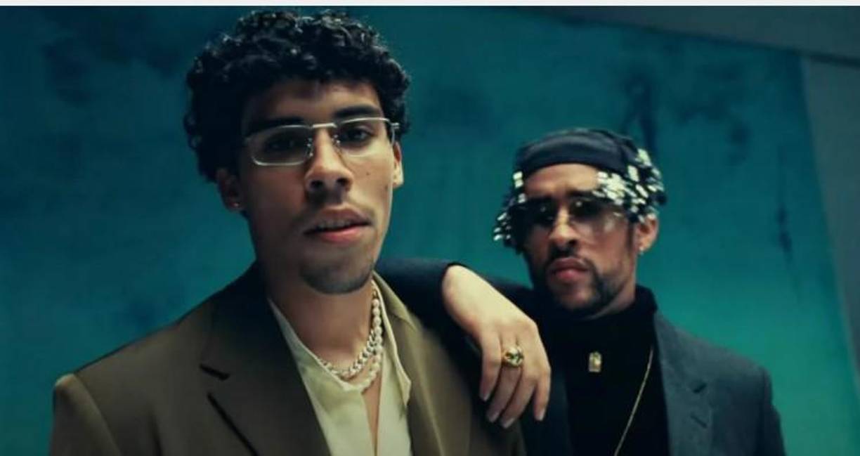 Bernie participó en el video de Bad Bunny “Yo visto así” junto con Ricky Martin, Sofía Vergara, Karol G y Sech.