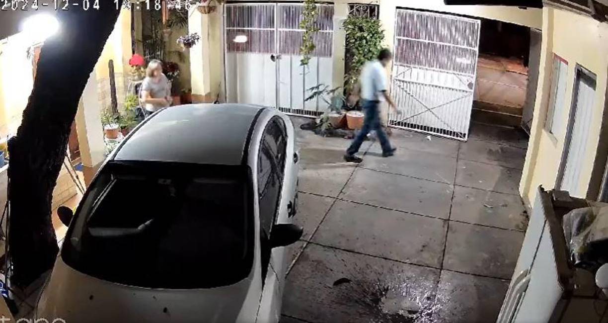 Video muestra asalto en casa del barrio Barandillas; se robaron una camioneta