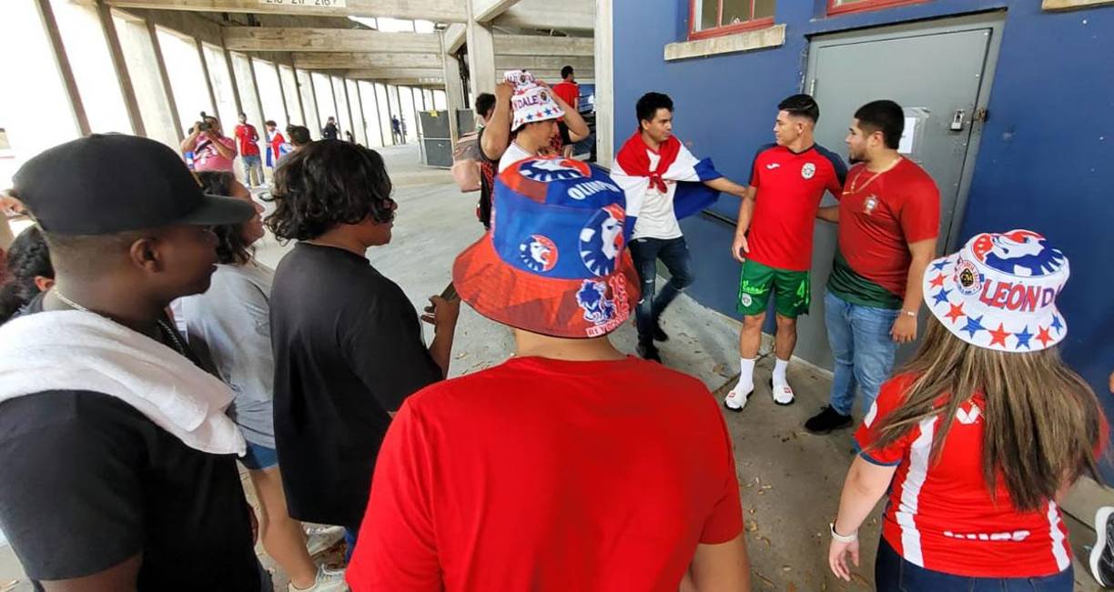 Todos querían una fotografía para el recuerdo con Francisco ‘Chelito’ Martínez.