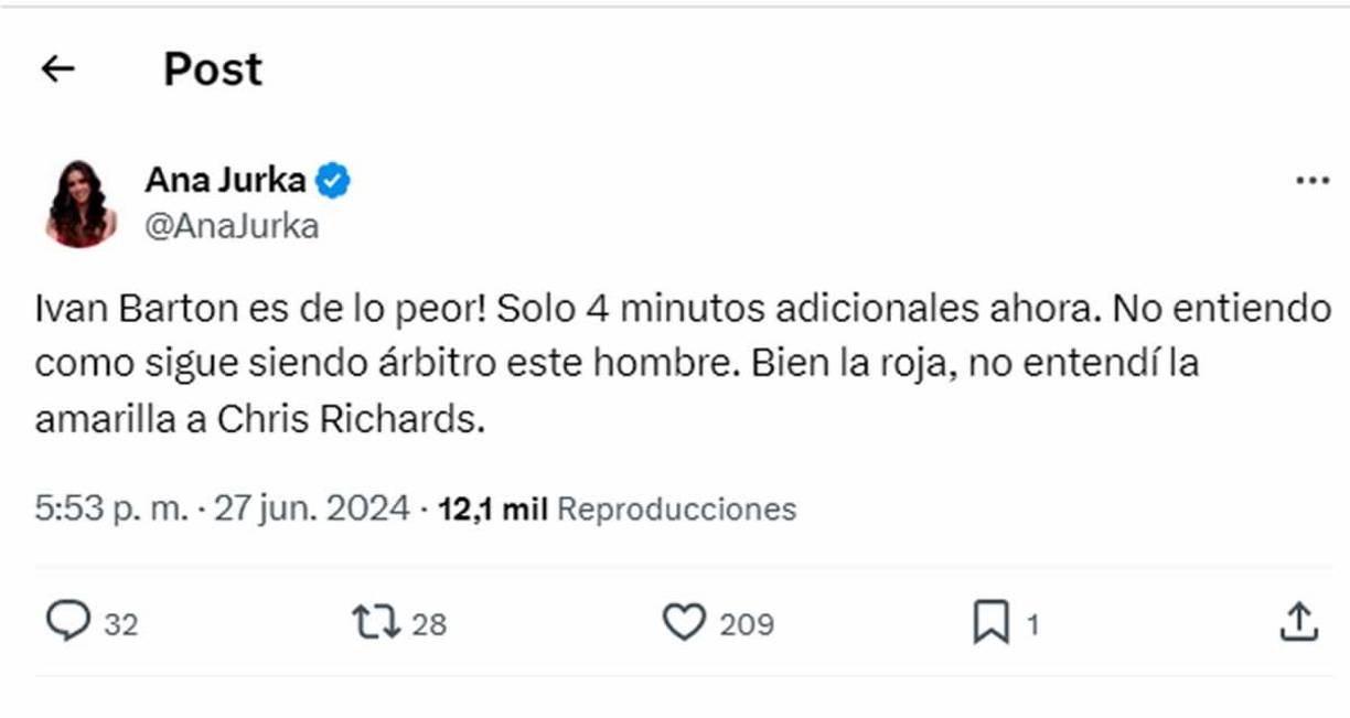 Ana Jurka, periodista hondureña de Fox Sports: “Ivan Barton es de lo peor! Solo 4 minutos adicionales ahora. No entiendo como sigue siendo árbitro este hombre. Bien la roja, no entendí la amarilla a Chris Richards”.