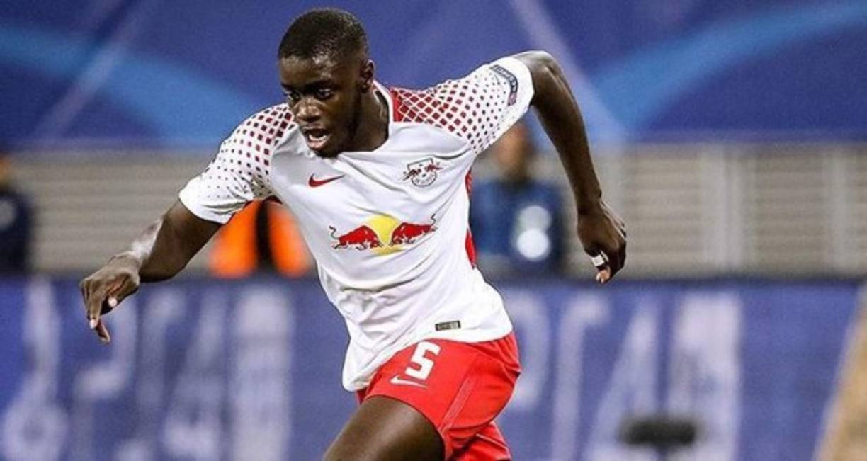 Dayot Upamecano: Defensor francés que destaca en el Leipzig de Alemania. El joven de 21 años de edad está en el radar del Real Madrid y no pudo concretar su fichaje para esta temporada. No lo descartan para el próximo año.