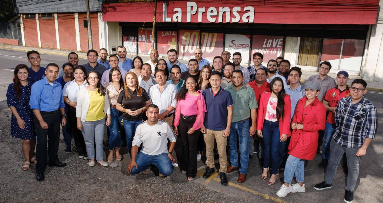 Parte del personal de la Sala de Redacción de LA PRENSA, que diariamente informa a las audiencias en todas las plataformas.