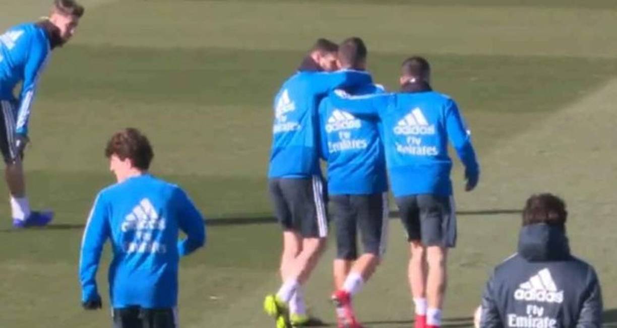 Nacho fue a pedirle pedón a Ceballos y el volante no estaba de buen humor luego de la dura falta que recibió de su compañero.