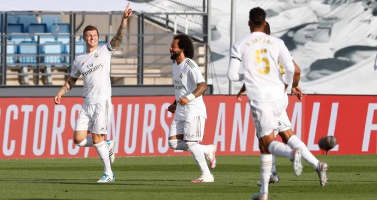 Toni Kroos festejó a lo grande su golazo, fue el primer gol del Real Madrid oficial luego de tres meses.