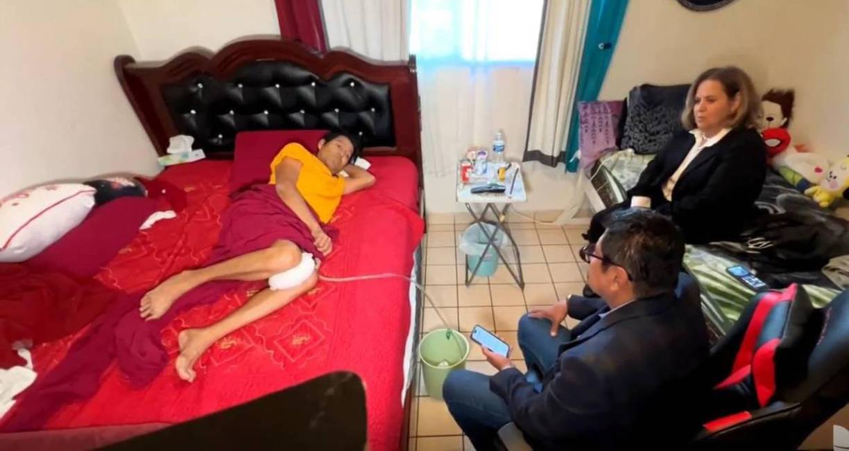 “Los tratamientos y los medicamentos no me ayudan en nada. Casi no me puedo levantar de la cama. Traigo convulsiones y temperaturas. No puedo hablar mucho porque me canso y me quedo dormido”, dijo.